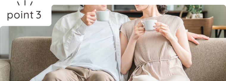 夫婦でリラックスしている様子